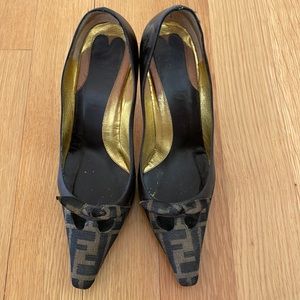Fendi Point Toe Pumps 37.5